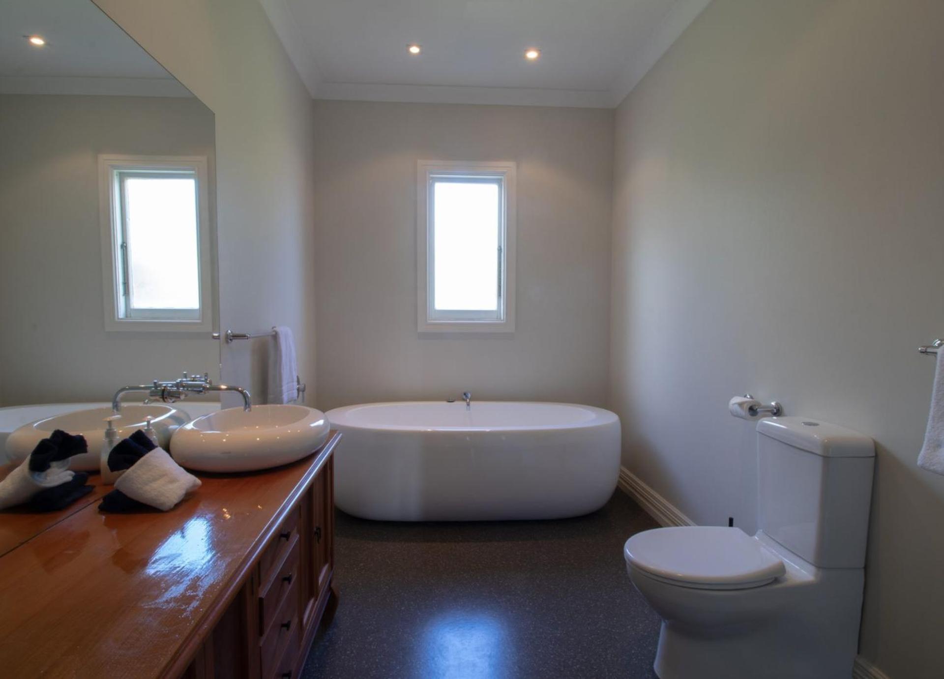 Fabulous In Fitzroy Comfortably Sleeps Ten Guests New Plymouth Exterior photo